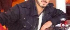 Die Polizei sucht diesen Mann. Er soll im August 2014 zusammen mit drei Komplizen einen Mann schwer verletzt haben.