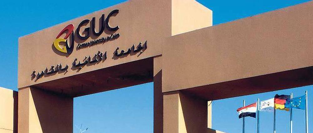 Studieren unter deutscher Fahne. Die German University in Cairo (GUC) ist ein Prestigeprojekt der deutschen Bildungs- und Außenpolitik. Eröffnet wurde sie 2003, inzwischen sind 10 000 Studierende eingeschrieben. 