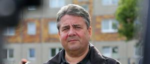 Bundeswirtschaftsminister Sigmar Gabriel steht in der Kritik: Im ersten Halbjahr 2015 wurden so viel Rüstungsgüter exportiert wie im gesamten Vorjahr.