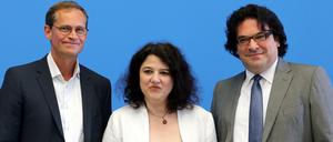 Die Neue: Der Regierende Bürgermeister Michael Müller (SPD) und der Vorsitzende der Jüdischen Gemeinde zu Berlin, Gideon Joffe (rechts), stellen am Montag die neue Direktion des Centrums Judaicum, Anja Siegemund, vor.  