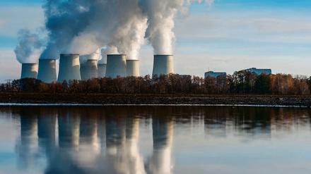 Ein Braunkohlekraftwerk von Vattenfall im brandenburgischen Jänschwalde