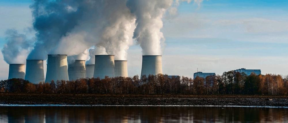 Ein Braunkohlekraftwerk von Vattenfall im brandenburgischen Jänschwalde