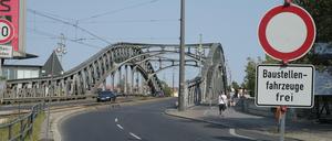 Für Autos gesperrt. In Richtung Osten geht auf der Bösebrücke seit Montagnachmittag gar nichts mehr.