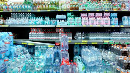 Plastik ist leichter als Glas -das macht den Transport einfacher.