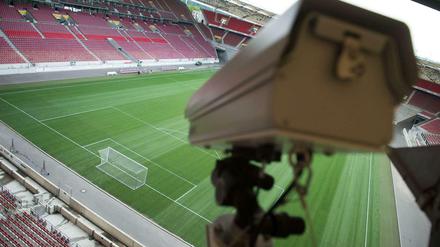 Ausgeleuchtet: Die Torlinientechnologie verbannt eine Frage, die Generationen von Fußballfans erregt hat.