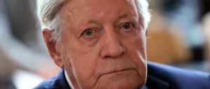 Altkanzler Helmut Schmidt (96).