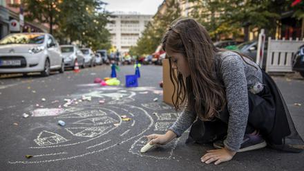 Eine gesperrte Straße am „autofreien Tag“ in Berlin. 