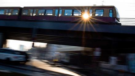 Während der Hitzewelle schwitzen die Berliner auch in den S- und U-Bahnen, da diese nicht klimatisiert sind.