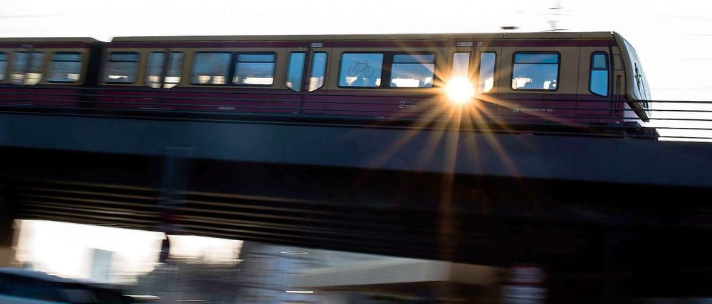 Während der Hitzewelle schwitzen die Berliner auch in den S- und U-Bahnen, da diese nicht klimatisiert sind.