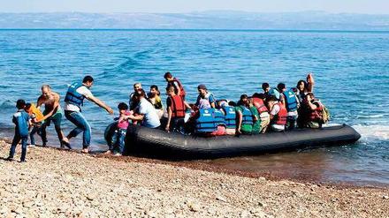 Mit dem Schlauchboot nach Lesbos. Etwa 1000 Flüchtlinge erreichen derzeit täglich die griechische Insel. 