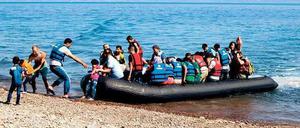 Mit dem Schlauchboot nach Lesbos. Etwa 1000 Flüchtlinge erreichen derzeit täglich die griechische Insel. 