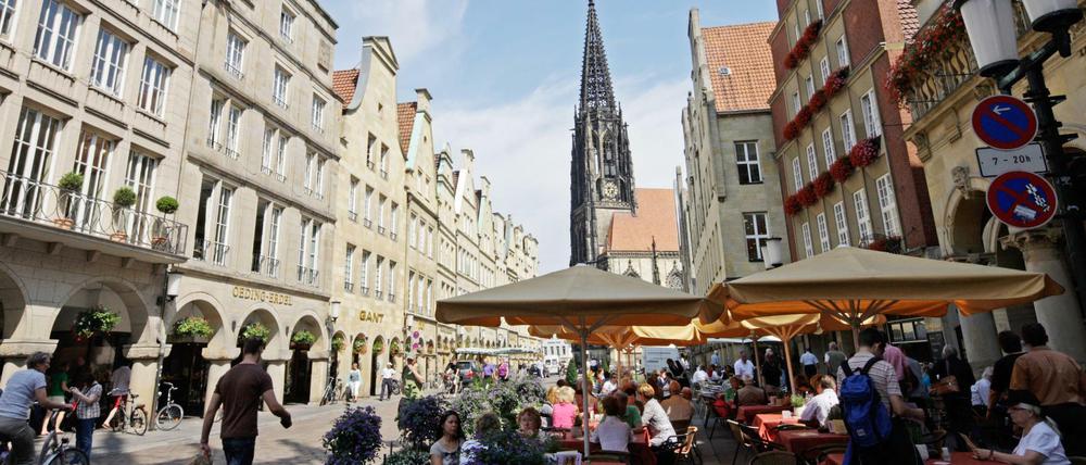 Münster ist deutschlandweit die am stärksten wachsende Großstadt. Zwischen 2008 und 2013 verzeichnete sie bundesweit den größten Zuwachs an Neubürgern, nämlich fast neun Prozent. Blick auf den Prinzipalmarkt in der Innenstadt. 