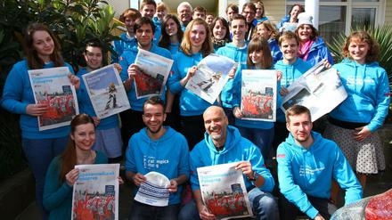 Das war das Team Sotschi. Hier sieht man die deutschen, britischen und russischen Schülerreporter von der Paralympics Zeitung / Paralimpijskij Reporter, die betreuenden Projektchefs des Tagesspiegel und Ideengeber Gregor Doepke von der DGUV(vorn). Die Schüler wohnten während der Paralympischen Spiele in Sotschi im März 2014 im Stadtgebiet von Adler am Schwarzen Meer. 
