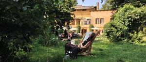 Betreten erbeten: Die Wiese neben dem Café Eden am Rande des Schlossparks von Sanssouci.