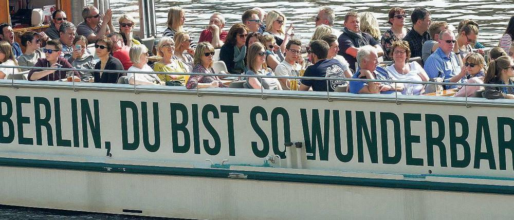 Magnet Berlin. Die Tourismus-Branche kann sich freuen: Im Juni gab es ein Umsatzplus in Deutschland von 7,4 Prozent im Vergleich zum Vorjahr. Fast sechs Millionen Besucher aus dem Ausland kamen allein nach Berlin.