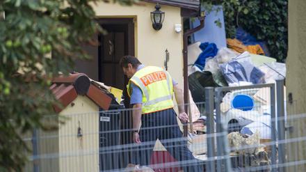 Im Entführungsfall der siebzehnjährigen Anneli-Marie R. aus dem Raum Meißen durchsucht die Polizei am Montag (17.08.2015) einen leer stehenden Vierseithof in einem kleinen Ortsteil in der Gemeinde Klipphausen.