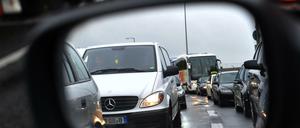 Am Sonnabendnachmittag kam es auf der A 100 und auf der Avus zu langen Staus. Grund waren Verkehrsunfälle.