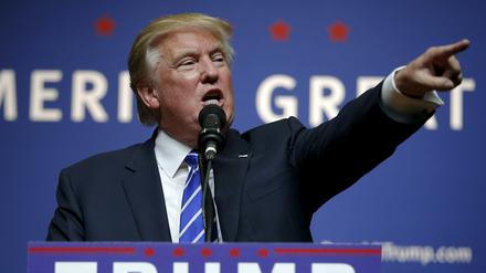 US-Präsidentschaftsbewerber (Republikaner) Donald Trump hat die Abschiebung aller illegaler Einwanderer gefordert, sowie, dass in den USA geborenen Kinder automatisch die Staatsbürgerschaft bekommen.