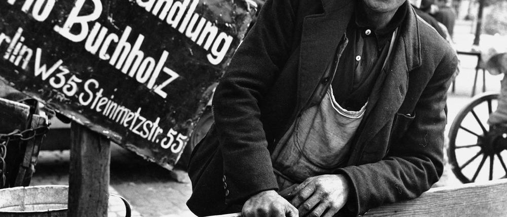 Früher war es selbstverständlich, Kartoffeln auf Vorrat im Keller zu bunkern. Dieses Foto entstand1948 auf dem Wittenbergplatz.  