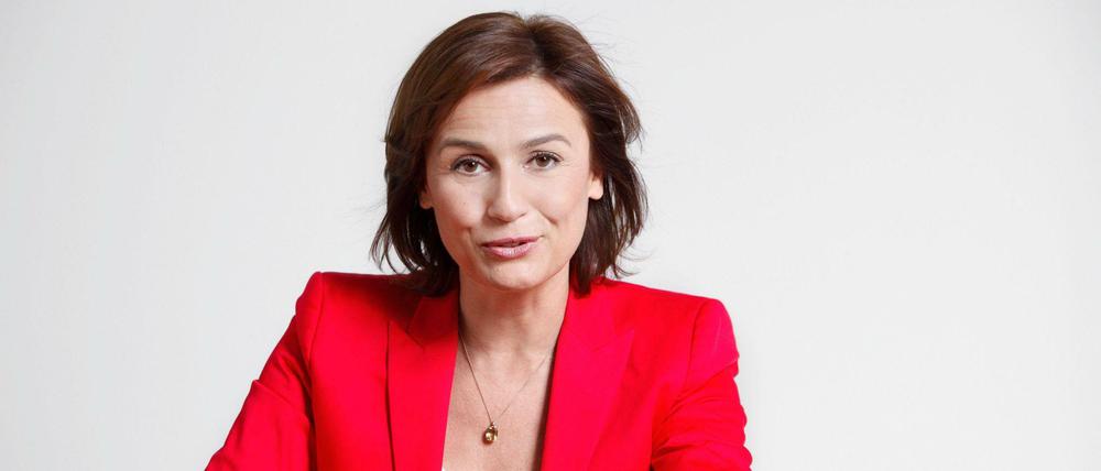 Sandra Maischberger ist mit ihrer Talkshows aus der Sommerpause zurück. In ihrer Sendung am Dienstag debattiert sie über den Umgang mit Flüchtlingen. 