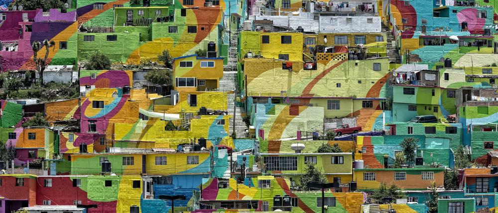 Eine Aufnahme vom August 2015: Das Arbeiterviertel "Las Palmitas" in Mexiko wurde bunt angemalt. Seitdem ist die Kriminalitätsrate stark gefallen.