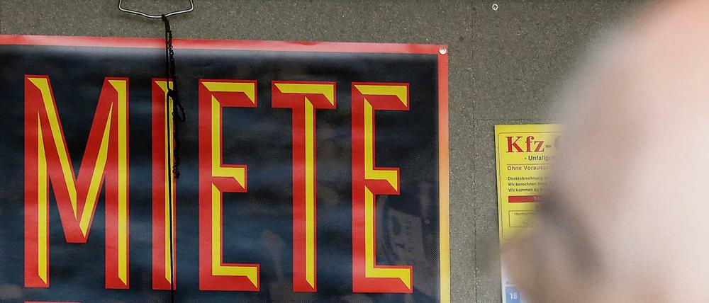 "Miete essen Seele auf": Der Slogan auf diesem Protestplakat am Kottbusser Tor deutet darauf hin, dass es bei Mieterhöhungen oft auch um die Existenz geht.