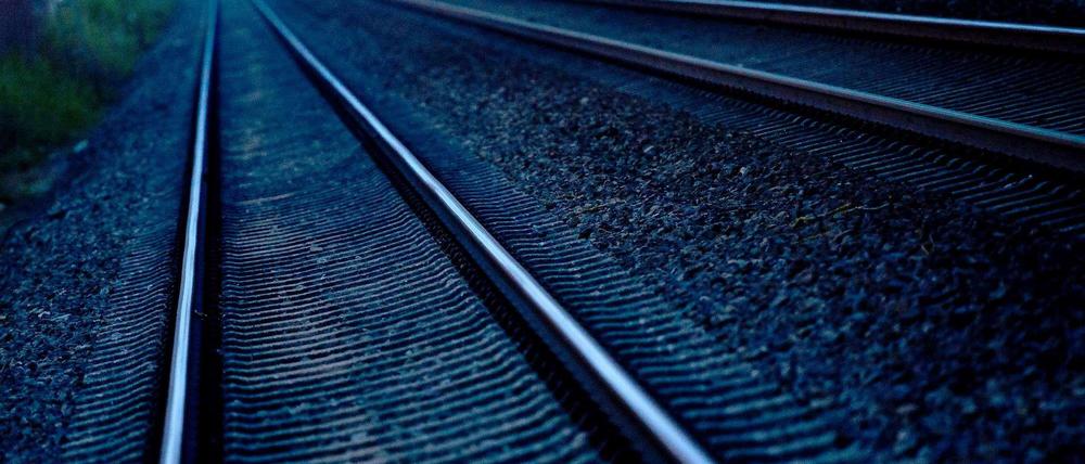 Kein guter Platz zum Schlafen: Bahnschienen.