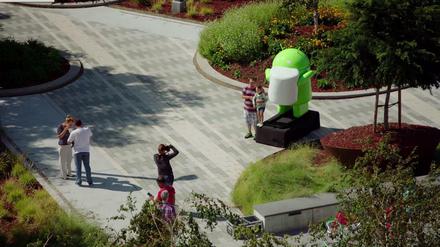 Die neueste Figur vor dem Googleplex in Mountain View in Kalifornien ist der Marshmallow-Mann. Er steht für die nächste Android-Version 6.