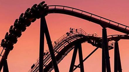Die Achterbahn "Raptor" im Freizeitpark "Cedar Point" im US-Bundesstaat Ohio. 
