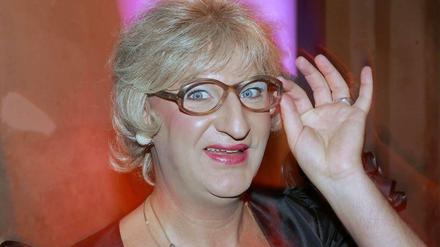 Comedian Ades Zabel als Hartz-IV-Empfängerin Edith Schröder