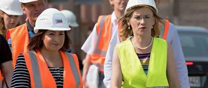 Gleichschritt: Arbeitssenatorin Dilek Kolat und BVG-Chefin Evelyn Nikutta stellen Arbeitsschutzbericht und u5-Baustelle vor.