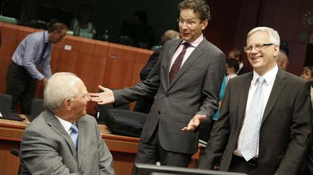 Bundesfinanzminister Wolfgang Schäuble und Eurogruppenchef Jeroen Dijsselbloem am Freitagabend in Brüssel.