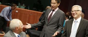 Bundesfinanzminister Wolfgang Schäuble und Eurogruppenchef Jeroen Dijsselbloem am Freitagabend in Brüssel.
