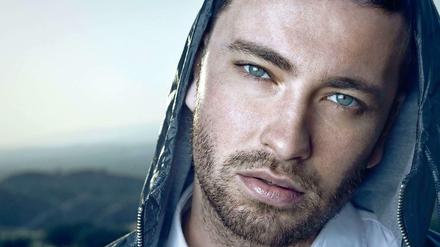 Marteria. Nicht singend, sondern aus blauen Augen blickend.