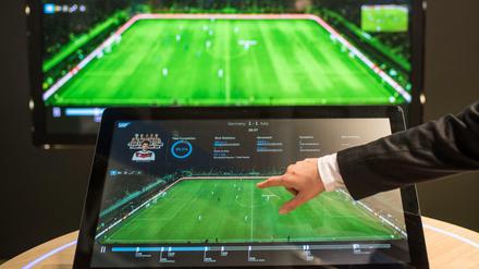 Da sind die Jobs: im Profifußball. 