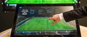 Da sind die Jobs: im Profifußball. 