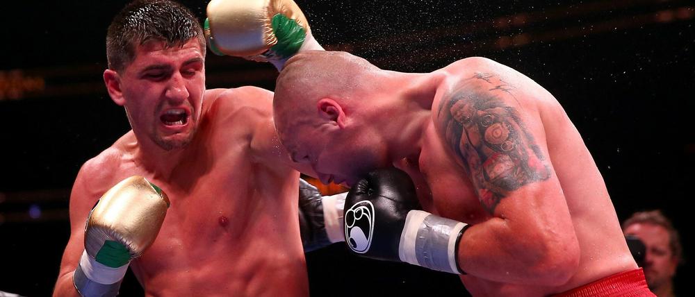 Marco Huck (links) verliert in Newark gegen Krzysztof Glowacki und ist damit nicht mehr WBO-Superchampion.