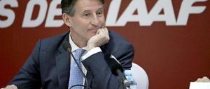 Mal der vornehm-kühle Lord Coe und mal der sportlich-kumpelhafte Seb. Den Artikel "Sebastian Coe: Der Retter mit den Fragezeichen" finden Sie hier.