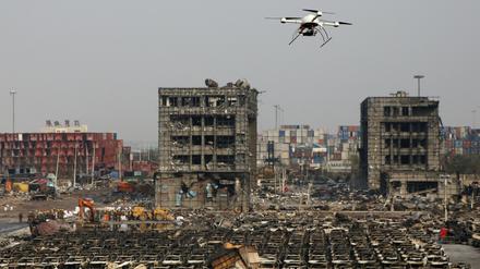 Die Ausmaße der Explosionen in der chinesischen Stadt Tianjin sind auf einem Drohnenbild am Montag zu sehen. 