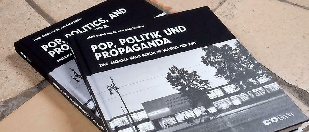 Das Buch ist auf Deutsch und Englisch erschienen.