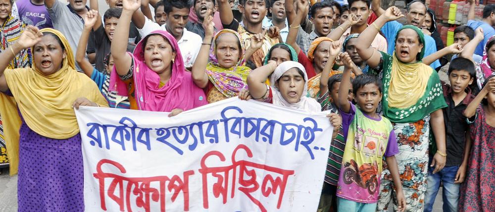 Am 4. August protestieren Menschen in Dhaka wegen des grauenvollen Lynchmords an einem 13-Jährigen. Nun wurden 13 Verdächtige des Mordes beschuldigt.