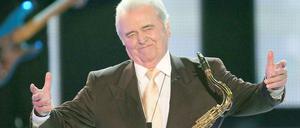 Ein Mann und sein Sax. Max Greger 2011 in der ZDF-Show "Willkommen bei Carmen Nebel". 