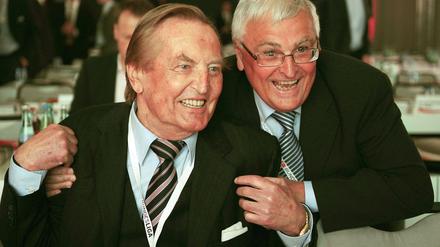 Gerhard Mayer-Vorfelder (links) und Theo Zwanziger bei einem Termin der DFL in Berlin.