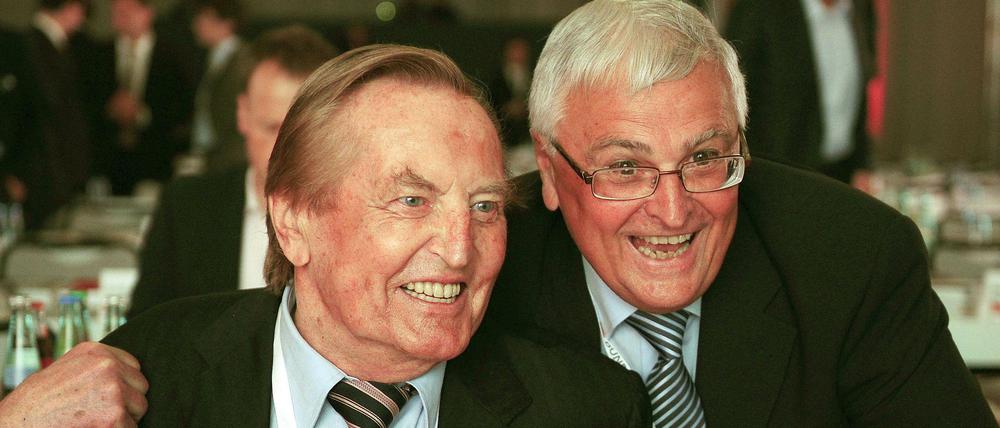 Gerhard Mayer-Vorfelder (links) und Theo Zwanziger bei einem Termin der DFL in Berlin.