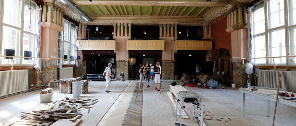 So wandelbar wie ein echtes Chamäleon: Das Theater inmitten der Hackeschen Höfe bekommt ein neues Parkett - die Balkone werden neu aufgebaut.