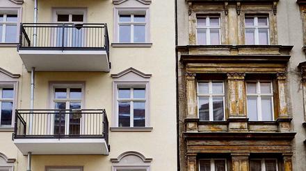 Ein Wohnhaus (Mietshaus) in der Solmsstrasse im Kreuzberger Bergmannkiez.