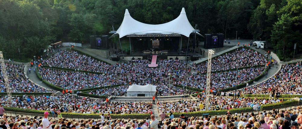 Die Waldbühne - eigentlich eine der schönsten Open-Air-Locations in Berlin, wenn nur der Einlass und die Kloschlangen nicht wären...