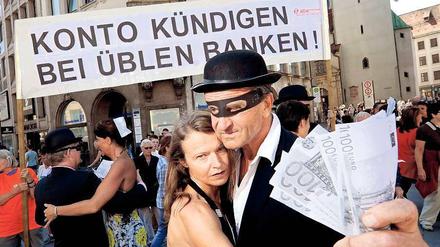 Attac-Aktivisten beim Bankenprotest. Einige wollen jetzt ein Gegenmodell realisieren.