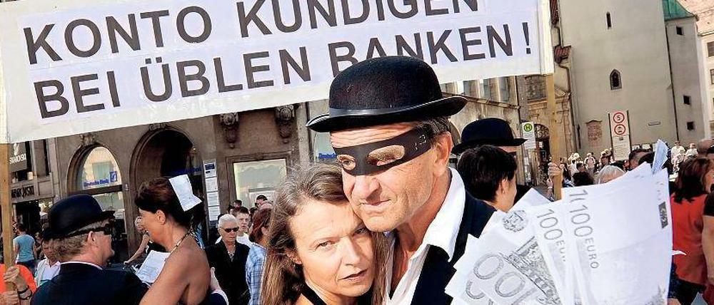 Attac-Aktivisten beim Bankenprotest. Einige wollen jetzt ein Gegenmodell realisieren.