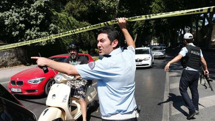 Die Polizei hat nach Schüssen das Gebiet rund um den Dolmabahce-Palasts abgeriegelt. 